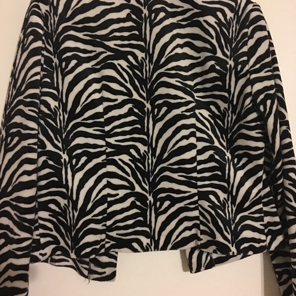 Blazer - Picture 5 of 5